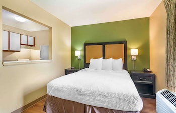 Deluxe Studio, 1 Queen Bed with Sofa bed, Non Smoking