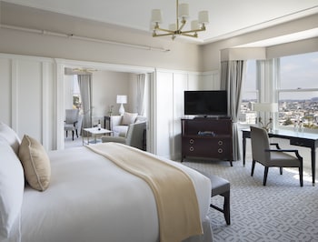 Suite, City View