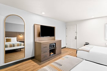 Room, 2 Queen Beds, Accessible, Non Smoking
