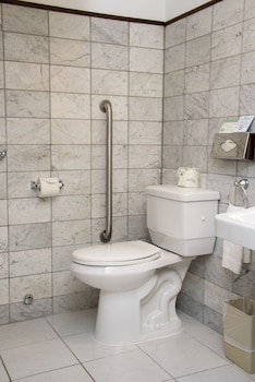 Standard Room, 2 Queen Beds, Accessible, Bathtub