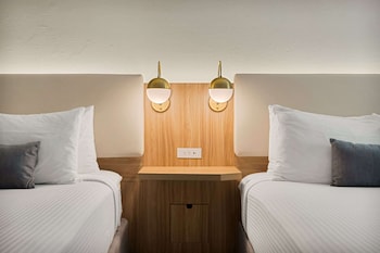 Standard Room, 2 Queen Beds, Non Smoking, Fireplace