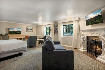Standard Room, Multiple Beds, Non Smoking, Jetted Tub (Larger Room)