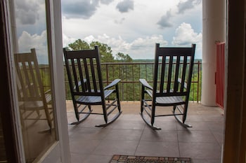 Superior Suite, 1 King Bed, Mountain View