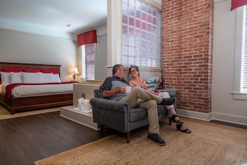 Suite, 1 King Bed (Annex Jacuzzi Suite)
