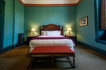 Room, 1 King Bed (Victorian)