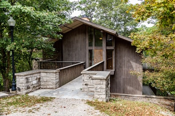 Cottage (Crescent Treetop)