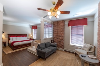 Suite, 1 King Bed (Annex Jacuzzi Suite)