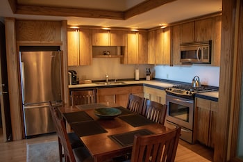 Cottage (Crescent Treetop)