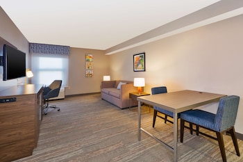 Suite, 1 King Bed, Accessible, Bathtub