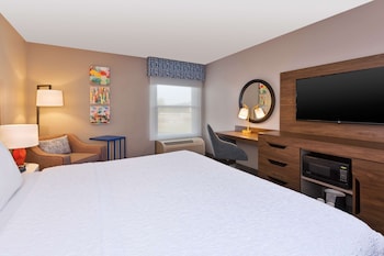 Studio, 1 King Bed, Non Smoking, Kitchen