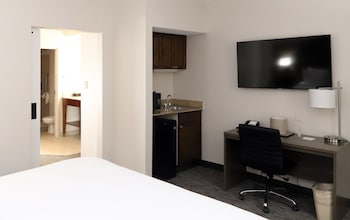 Deluxe Room, 1 King Bed, Accessible, Non Smoking (Mobility)