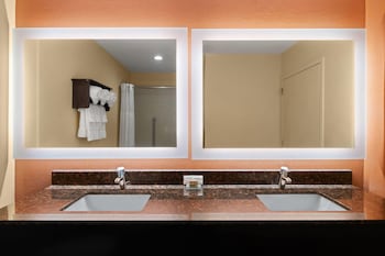 Deluxe Room, 1 King Bed, Non Smoking (Deluxe Family Room)