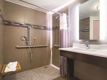 Room, 1 King Bed, Accessible, Non Smoking (Bathtub w/Grab Bars)