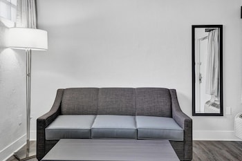 Suite, 1 King Bed with Sofa bed, Non Smoking