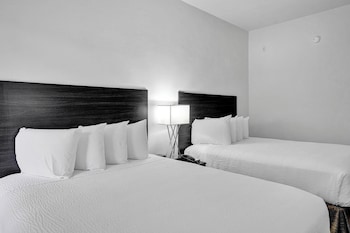 Standard Room, 2 Queen Beds, Non Smoking, Pool View