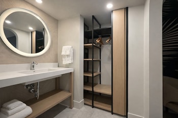 Suite, 2 Queen Beds, Non Smoking