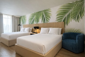 Deluxe Suite, 2 Queen Beds, Non Smoking