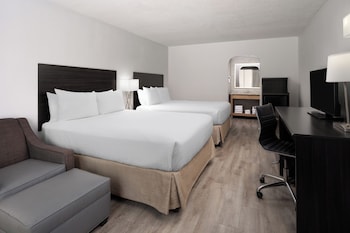 Standard Room, 2 Queen Beds, Non Smoking, Pool View