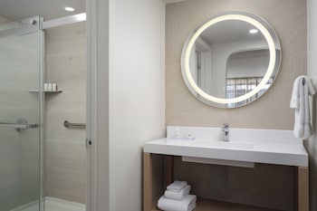 Deluxe Suite, 2 Queen Beds, Non Smoking