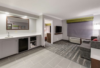 One king suite kitchen non smoking