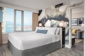 Suite, 1 King Bed with Sofa bed, Harbor View