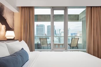 Suite, 1 King Bed with Sofa bed, Balcony, City View