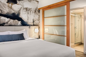Suite, 1 King Bed with Sofa bed, Kitchen, City View