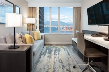 Suite, 1 King Bed with Sofa bed, Harbor View