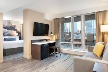 Suite, 1 King Bed with Sofa bed, Balcony, City View
