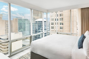 Suite, 1 King Bed with Sofa bed, City View, Corner