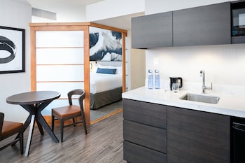 Suite, 1 King Bed with Sofa bed, Kitchen, City View