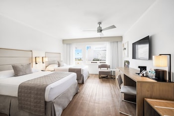 Deluxe Room, Partial Ocean View (Double Beds)