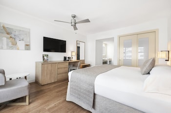 Deluxe Room, 1 King Bed, City View