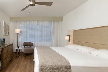 Deluxe Room, 1 King Bed, Partial Ocean View