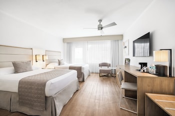 Deluxe Room, Partial Ocean View (Double Beds)