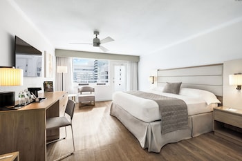 Deluxe Room, 1 King Bed, Partial Ocean View