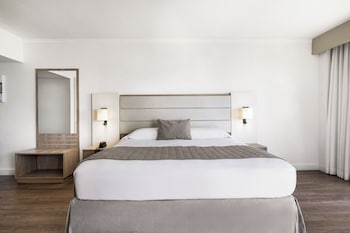 Deluxe Room, 1 King Bed, Ocean View
