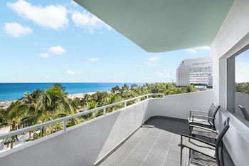 Deluxe Room, 1 King Bed, Ocean View