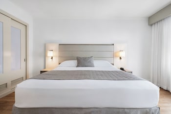 Deluxe Room, 1 King Bed, City View