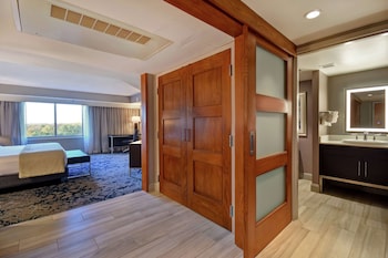 Presidential Suite, 1 King Bed (Mobility & Hearing)