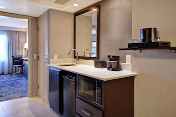 Suite, 1 King Bed, Accessible, Bathtub