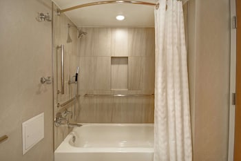 Suite, 1 King Bed, Accessible (Hearing)