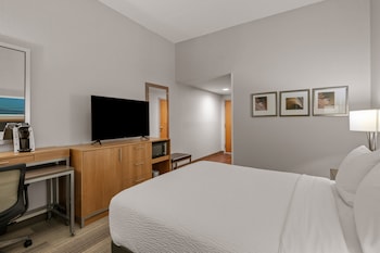 Standard Room, 1 King Bed (Top Floor)