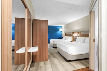 Standard Room, 2 Queen Beds (Top Floor)