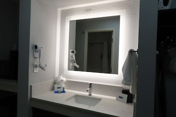 Standard Room, 1 King Bed, Accessible, Refrigerator & Microwave