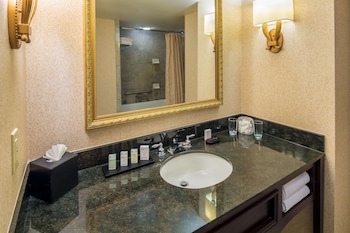 Suite, 2 Queen Beds, Accessible
