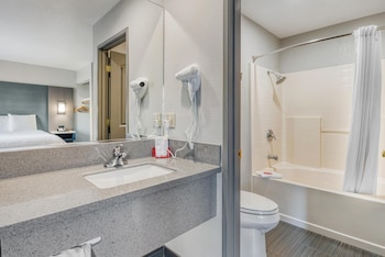 Suite, 1 King Bed, Non Smoking, Jetted Tub