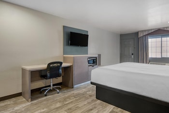 Standard Room, 1 King Bed, Smoking, Refrigerator & Microwave