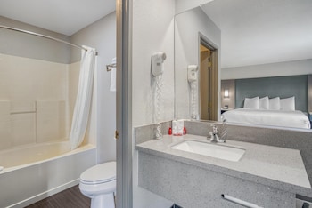 Suite, Multiple Beds, Non Smoking, Jetted Tub