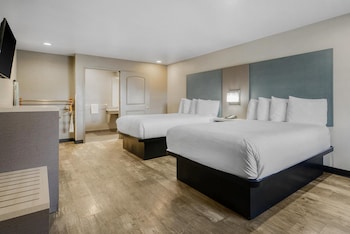 Standard Room, 2 Queen Beds, Accessible, Smoking